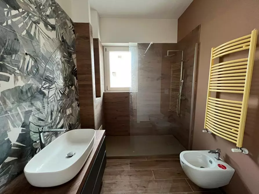 Immagine 31 di Ufficio in affitto  a Lecce