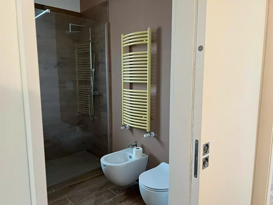 Immagine 35 di Ufficio in affitto  a Lecce