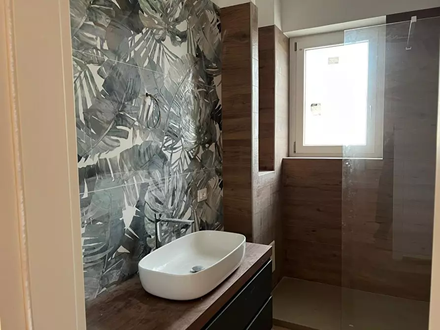 Immagine 30 di Ufficio in affitto  a Lecce