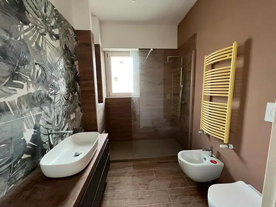 Immagine 29 di Ufficio in affitto  a Lecce