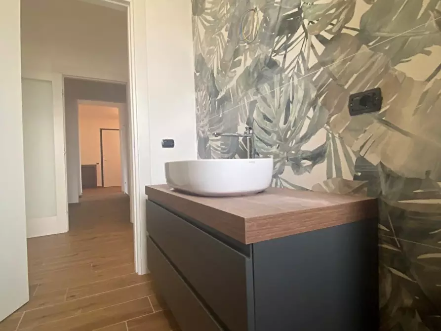 Immagine 33 di Ufficio in affitto  a Lecce