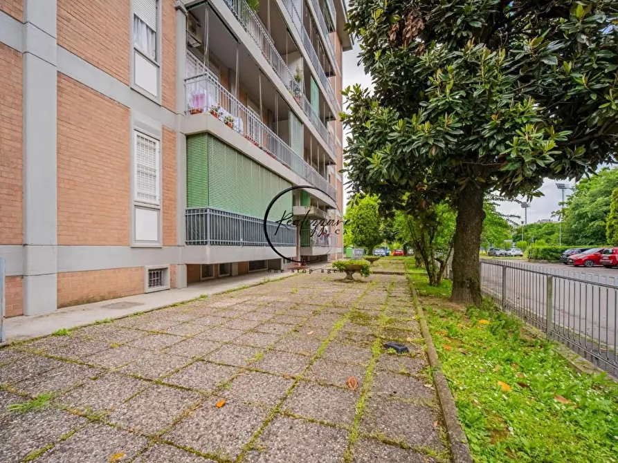 Immagine 18 di Appartamento in vendita  a Reggio Nell'emilia