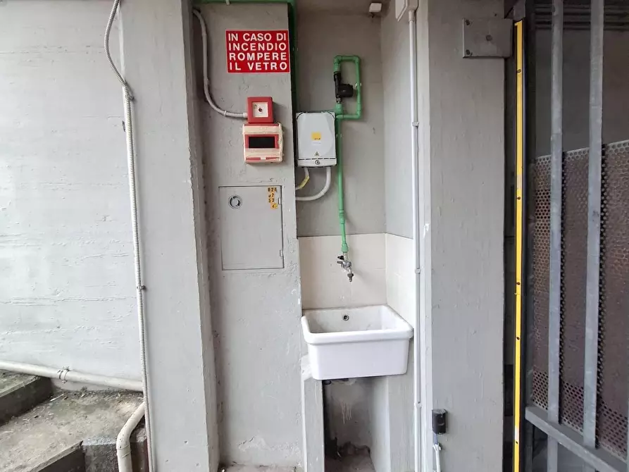 Immagine 5 di Garage in vendita  a Carrara