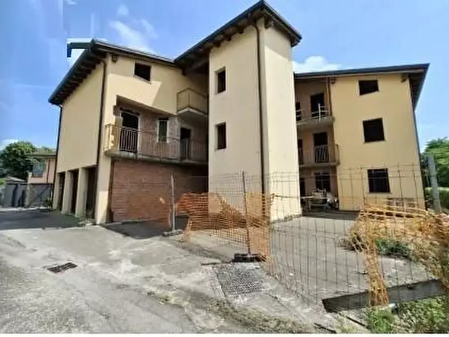 Immagine 2 di Palazzo in vendita  a Sannazzaro De' Burgondi