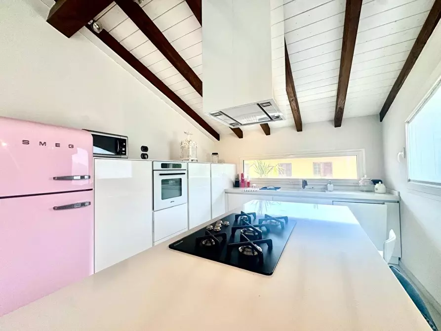 Immagine 1 di Appartamento in vendita  a Massa