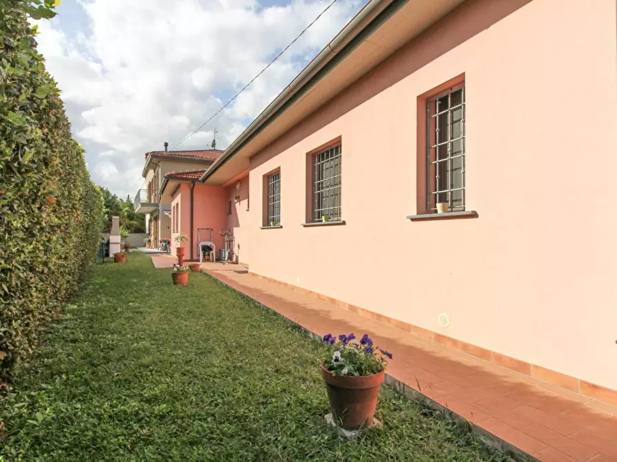 Immagine 37 di Casa bifamiliare in vendita  a Cascina