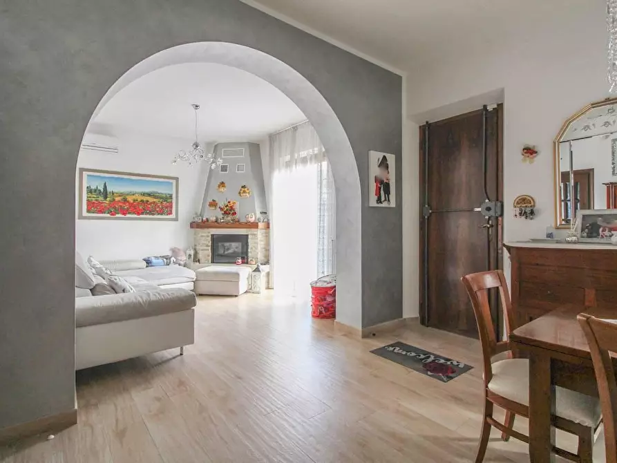 Immagine 4 di Casa bifamiliare in vendita  a Cascina