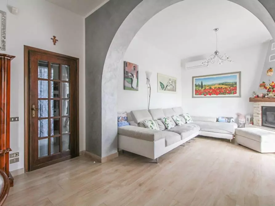 Immagine 6 di Casa bifamiliare in vendita  a Cascina