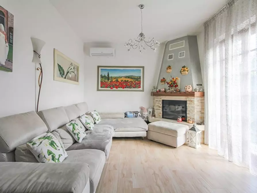 Immagine 2 di Casa bifamiliare in vendita  a Cascina