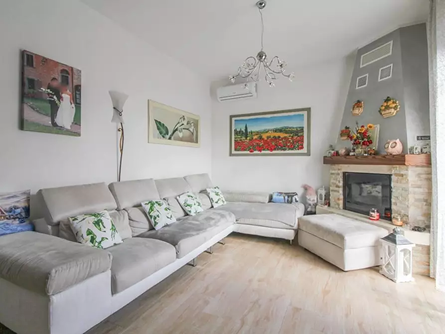 Immagine 3 di Casa bifamiliare in vendita  a Cascina