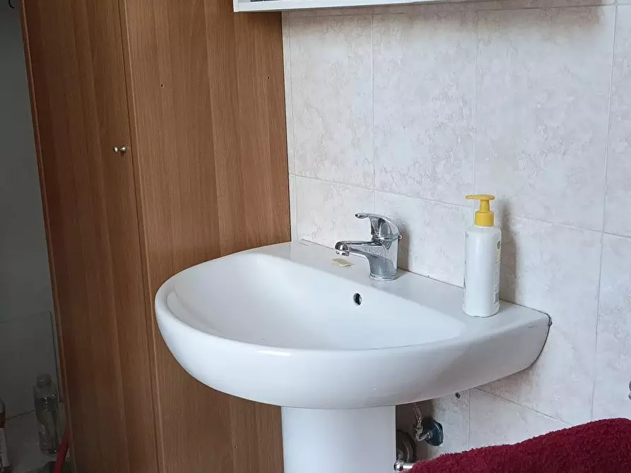 Immagine 10 di Appartamento in affitto  a Modena