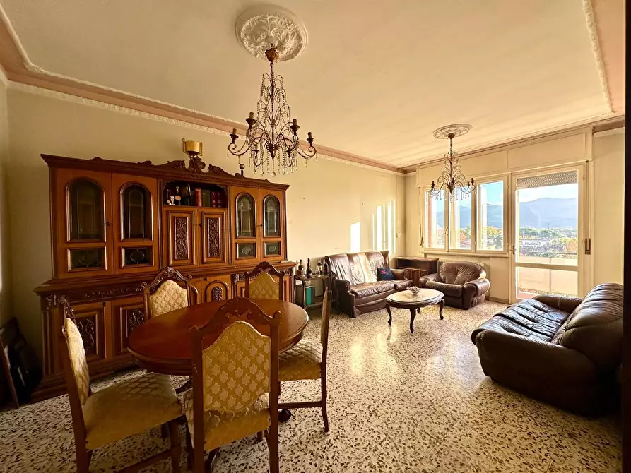 Immagine 24 di Mansarda in vendita  a Lucca