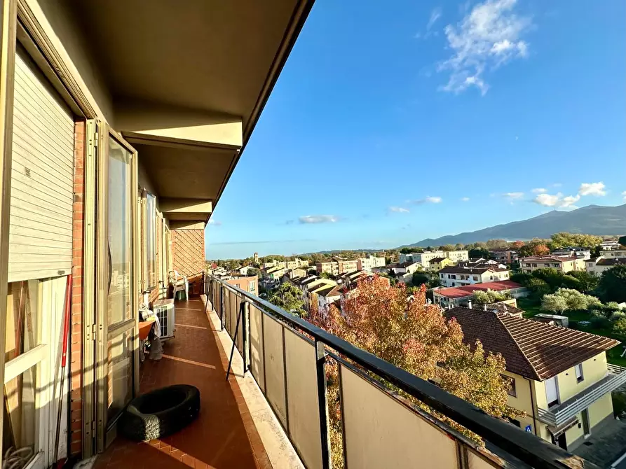 Immagine 21 di Mansarda in vendita  a Lucca