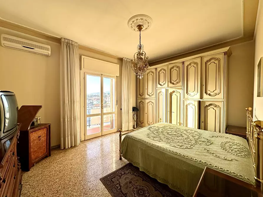 Immagine 9 di Mansarda in vendita  a Lucca