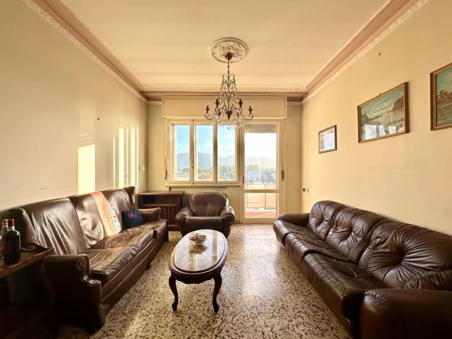 Immagine 3 di Mansarda in vendita  a Lucca