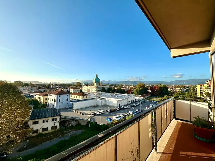 Immagine 19 di Mansarda in vendita  a Lucca