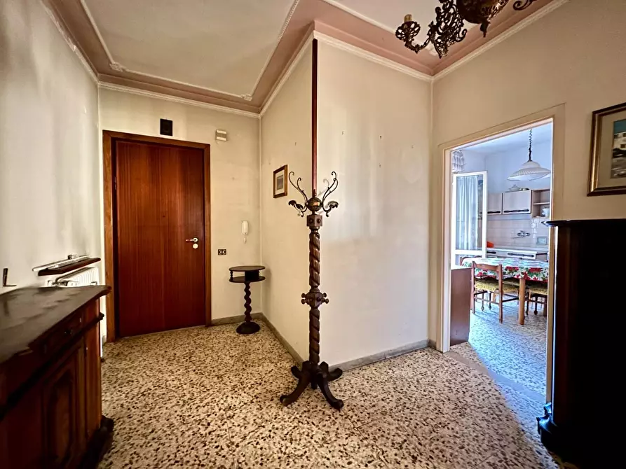 Immagine 5 di Mansarda in vendita  a Lucca