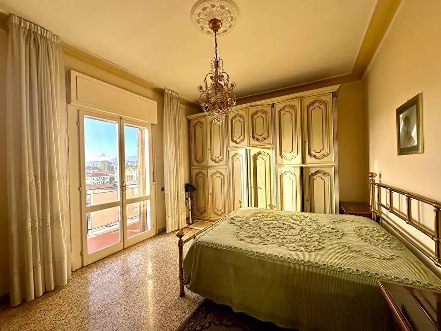 Immagine 31 di Mansarda in vendita  a Lucca