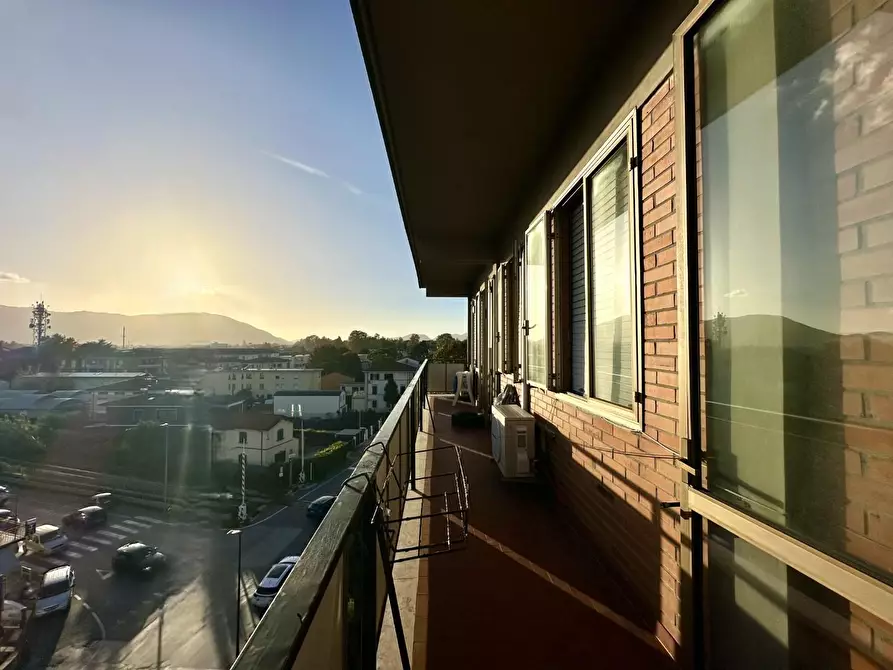 Immagine 38 di Mansarda in vendita  a Lucca