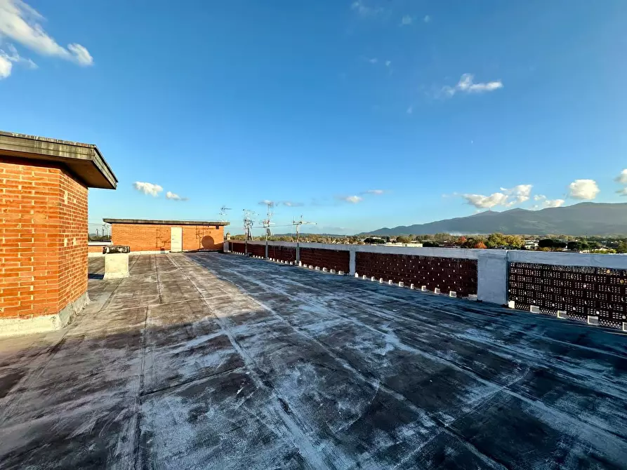 Immagine 37 di Mansarda in vendita  a Lucca