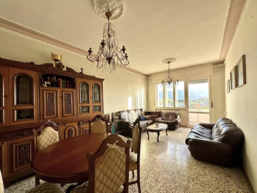 Immagine 1 di Mansarda in vendita  a Lucca