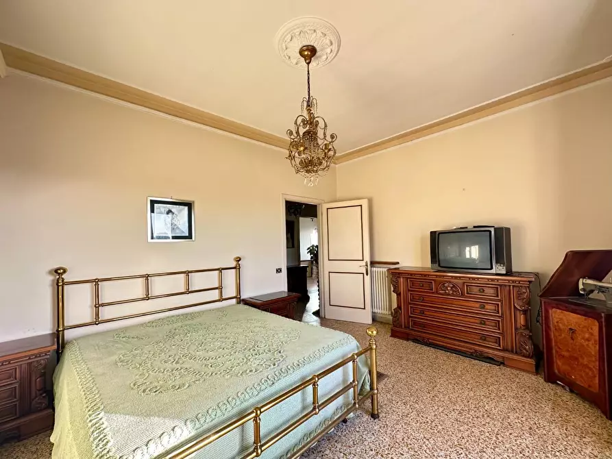 Immagine 11 di Mansarda in vendita  a Lucca