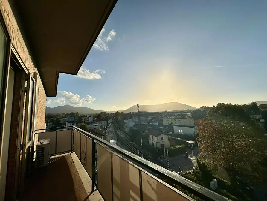 Immagine 20 di Mansarda in vendita  a Lucca