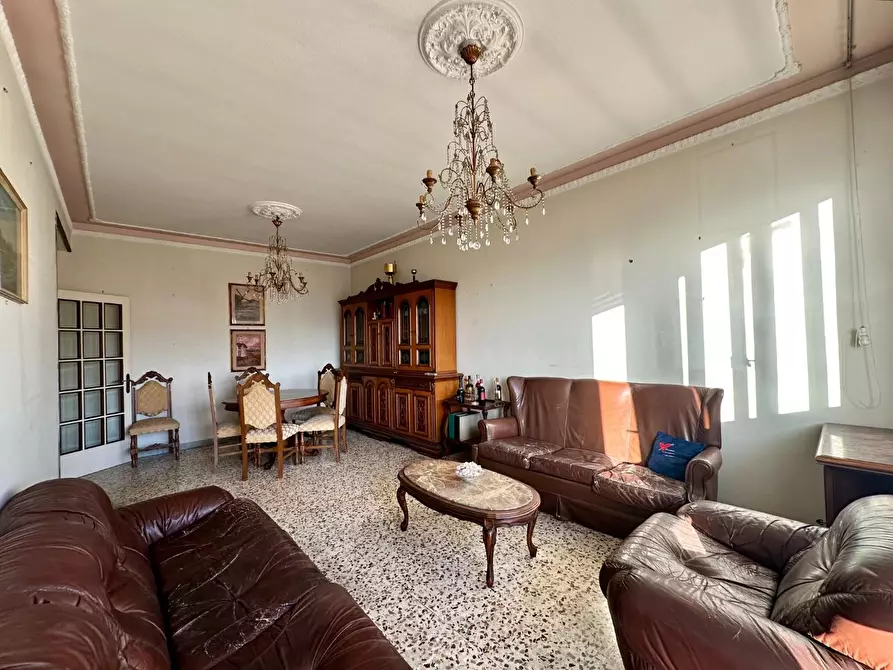 Immagine 2 di Mansarda in vendita  a Lucca