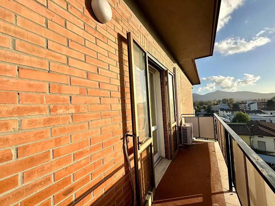 Immagine 39 di Mansarda in vendita  a Lucca