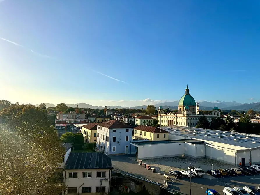 Immagine 40 di Mansarda in vendita  a Lucca