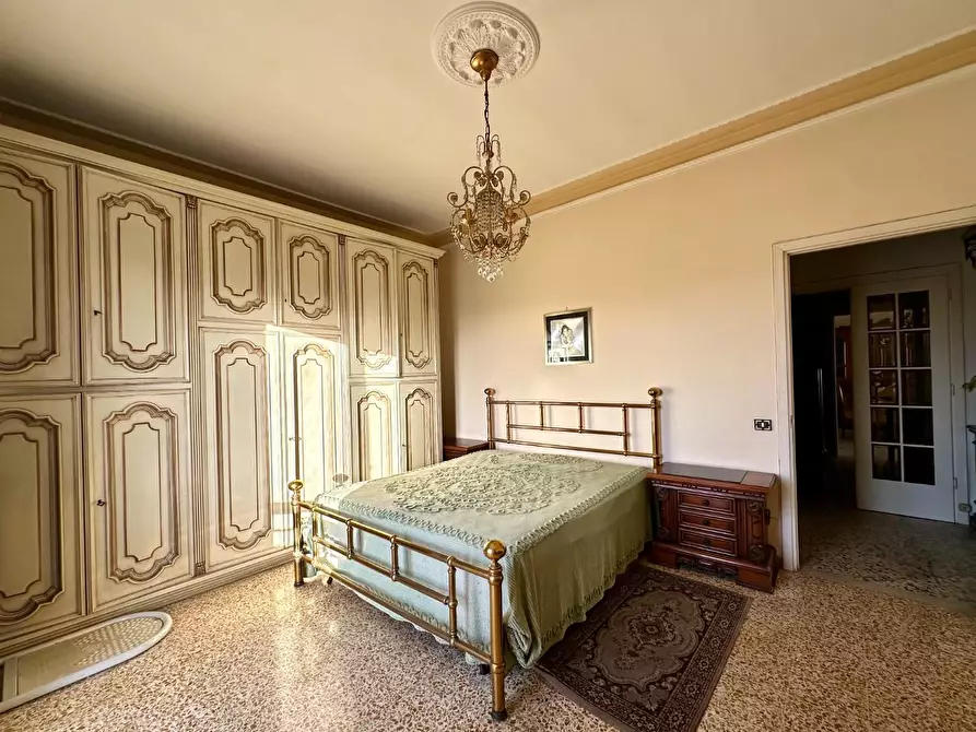 Immagine 10 di Mansarda in vendita  a Lucca