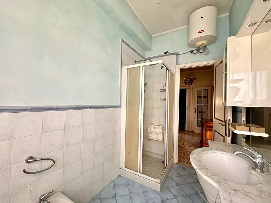 Immagine 35 di Mansarda in vendita  a Lucca