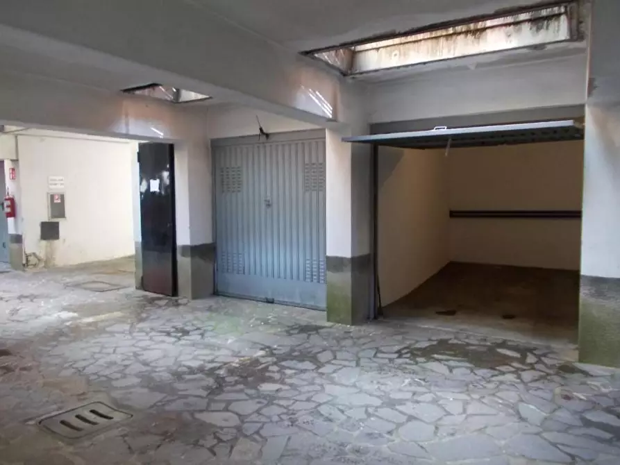 Immagine 1 di Garage in vendita  a Milano