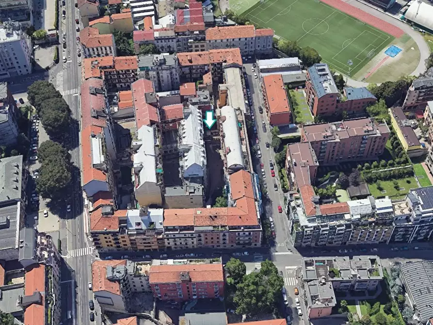 Immagine 2 di Garage in vendita  a Milano