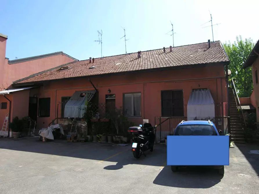 Immagine 3 di Magazzino in vendita  a Pero