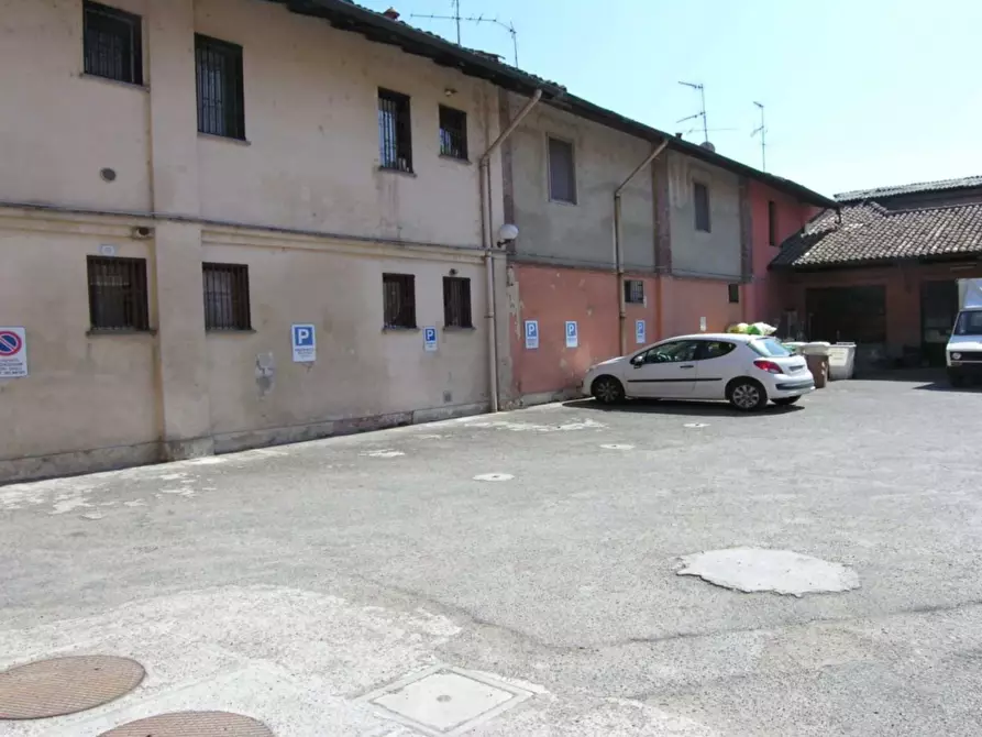 Immagine 5 di Magazzino in vendita  a Pero