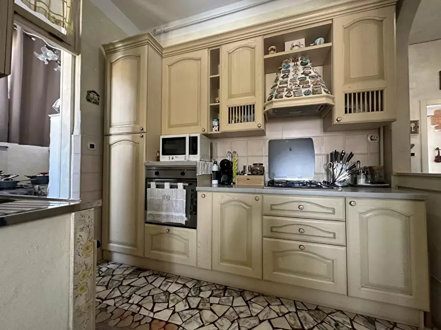 Immagine 2 di Appartamento in vendita  a Viareggio