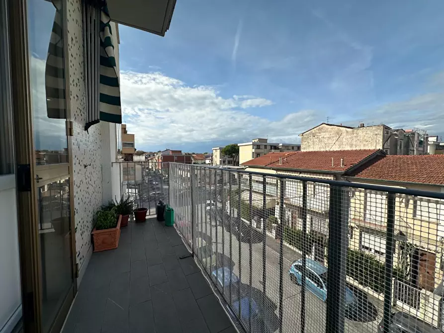 Immagine 36 di Appartamento in vendita  a Viareggio
