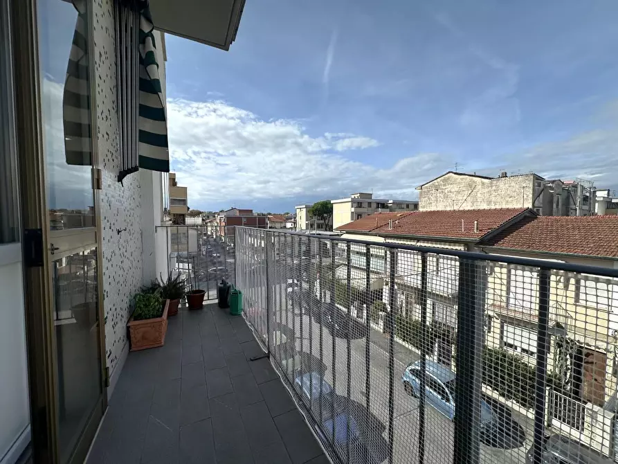 Immagine 6 di Appartamento in vendita  a Viareggio