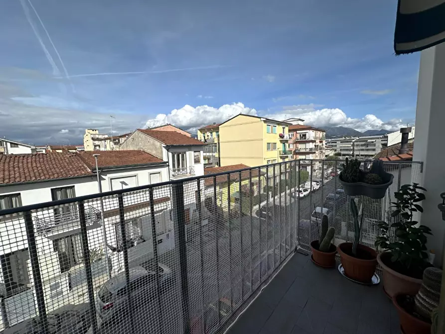 Immagine 5 di Appartamento in vendita  a Viareggio