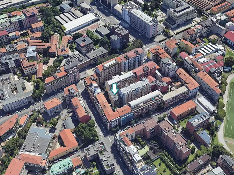 Immagine 3 di Garage in vendita  a Milano