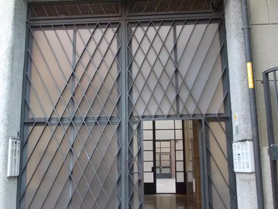 Immagine 1 di Magazzino in vendita  a Milano