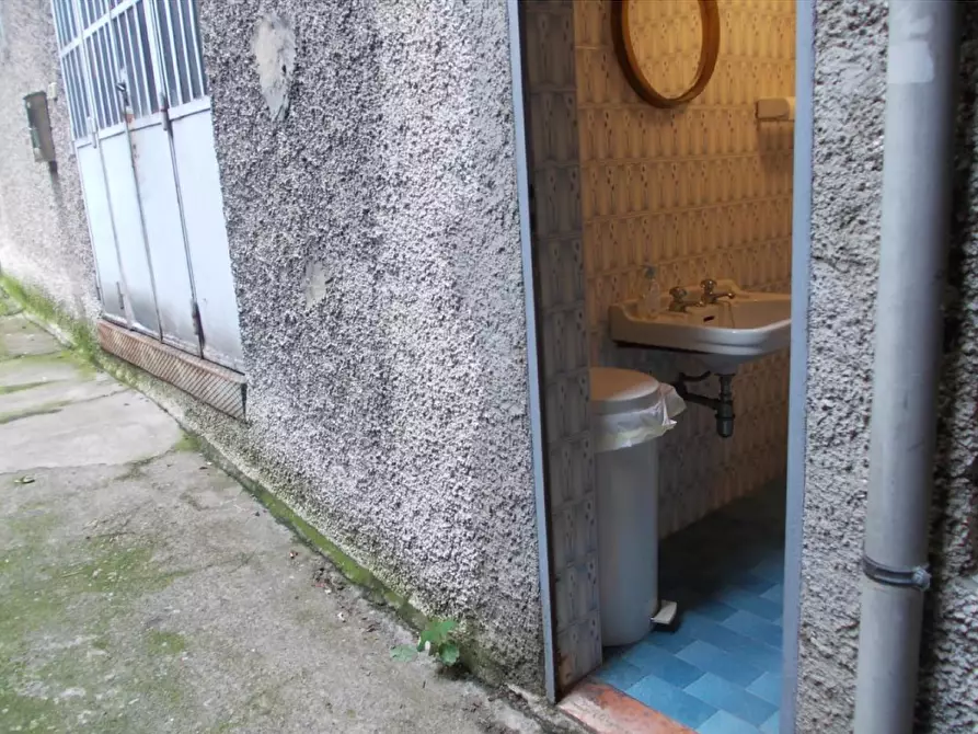 Immagine 3 di Magazzino in vendita  a Milano