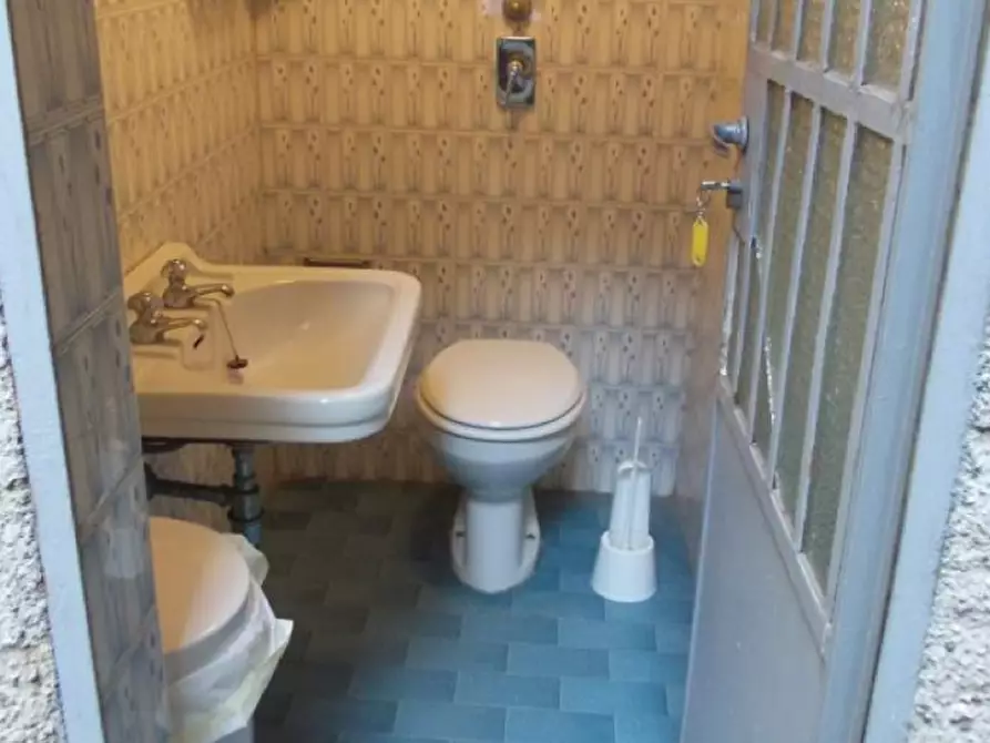 Immagine 6 di Magazzino in vendita  a Milano