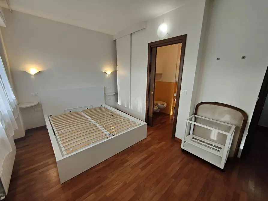 Immagine 11 di Casa trifamiliare in vendita  a Camaiore