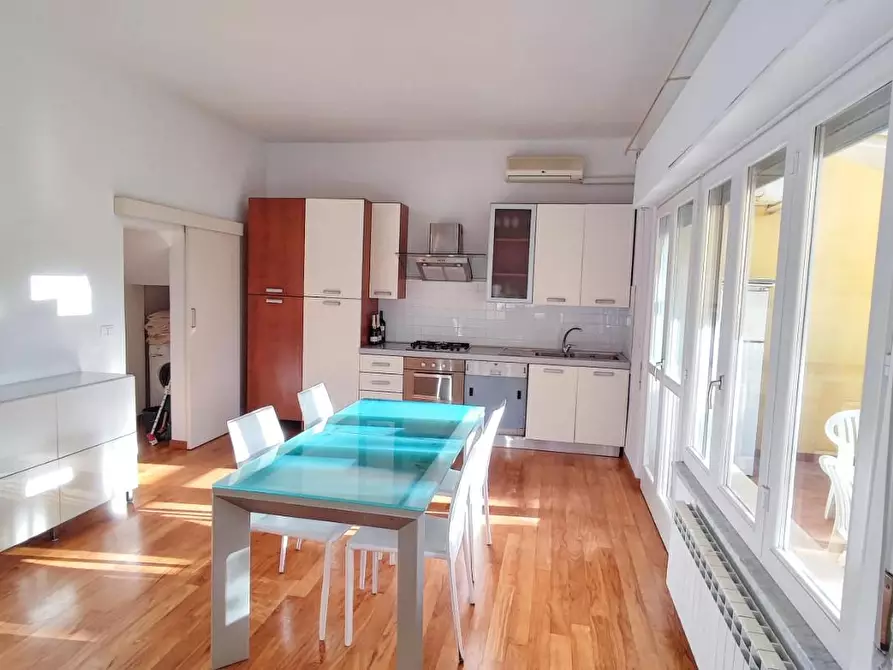 Immagine 2 di Casa trifamiliare in vendita  a Camaiore