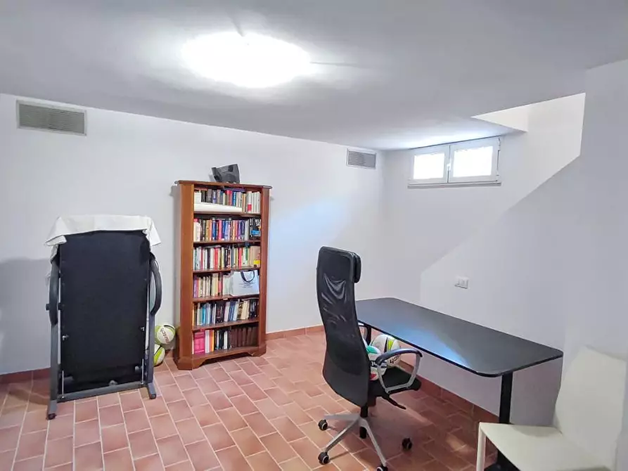 Immagine 25 di Casa trifamiliare in vendita  a Camaiore