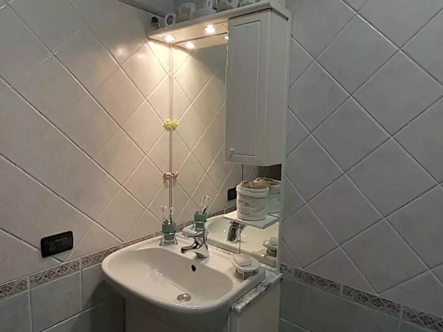 Immagine 11 di Appartamento in vendita  a Massa