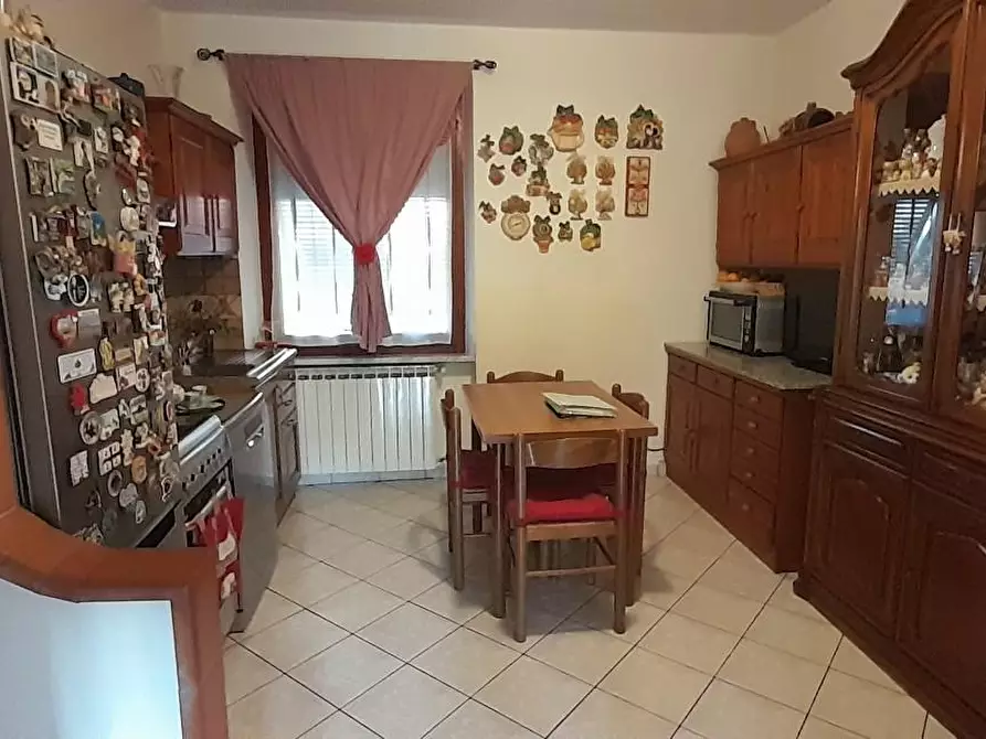 Immagine 2 di Appartamento in vendita  a Massa