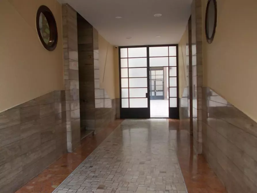 Immagine 9 di Laboratorio in vendita  a Milano